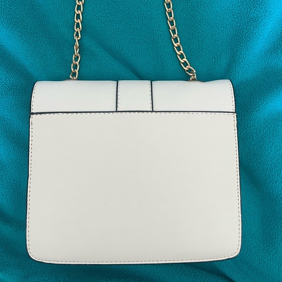 White bag with flowers and gold chain - Picture 2 of 4